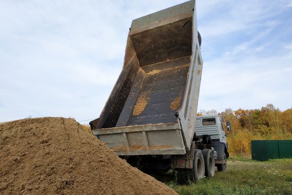 Topsoil Delivery in Van Nuys