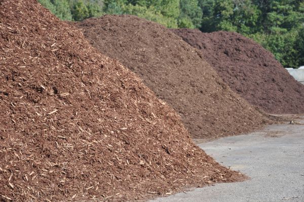 Brown Mulch Delivery in Van Nuys