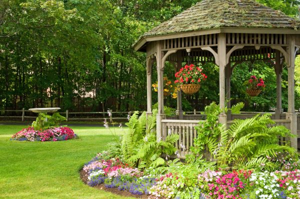 Backyard Landscaping Service in Van Nuys
