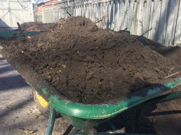 Residential Dirt Delivery in Van Nuys